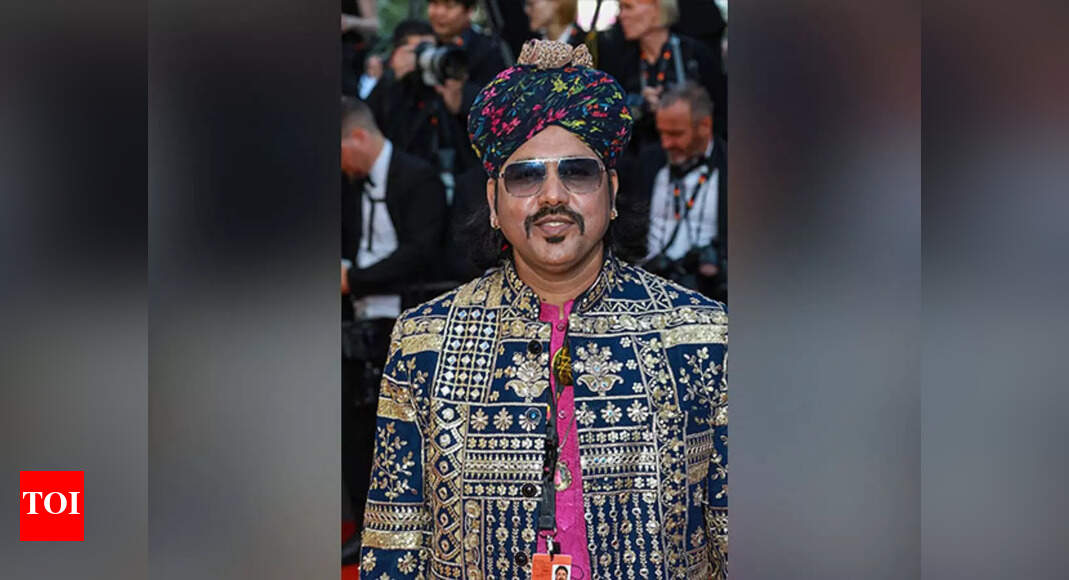 Rajasthani singer Mame Khan scripts history, becomes first folk artist ...