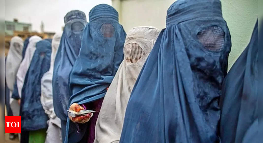 Afghanistan: UN female staff 'directed' to wear hijab at office in Taliban's newest decree