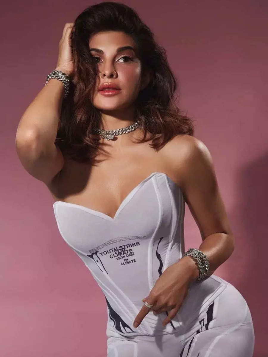 Pics of Jacqueline flaunting her curves
