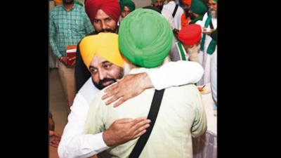 ‘Pucca Morcha’ off as Punjab govt, farmers reach accord