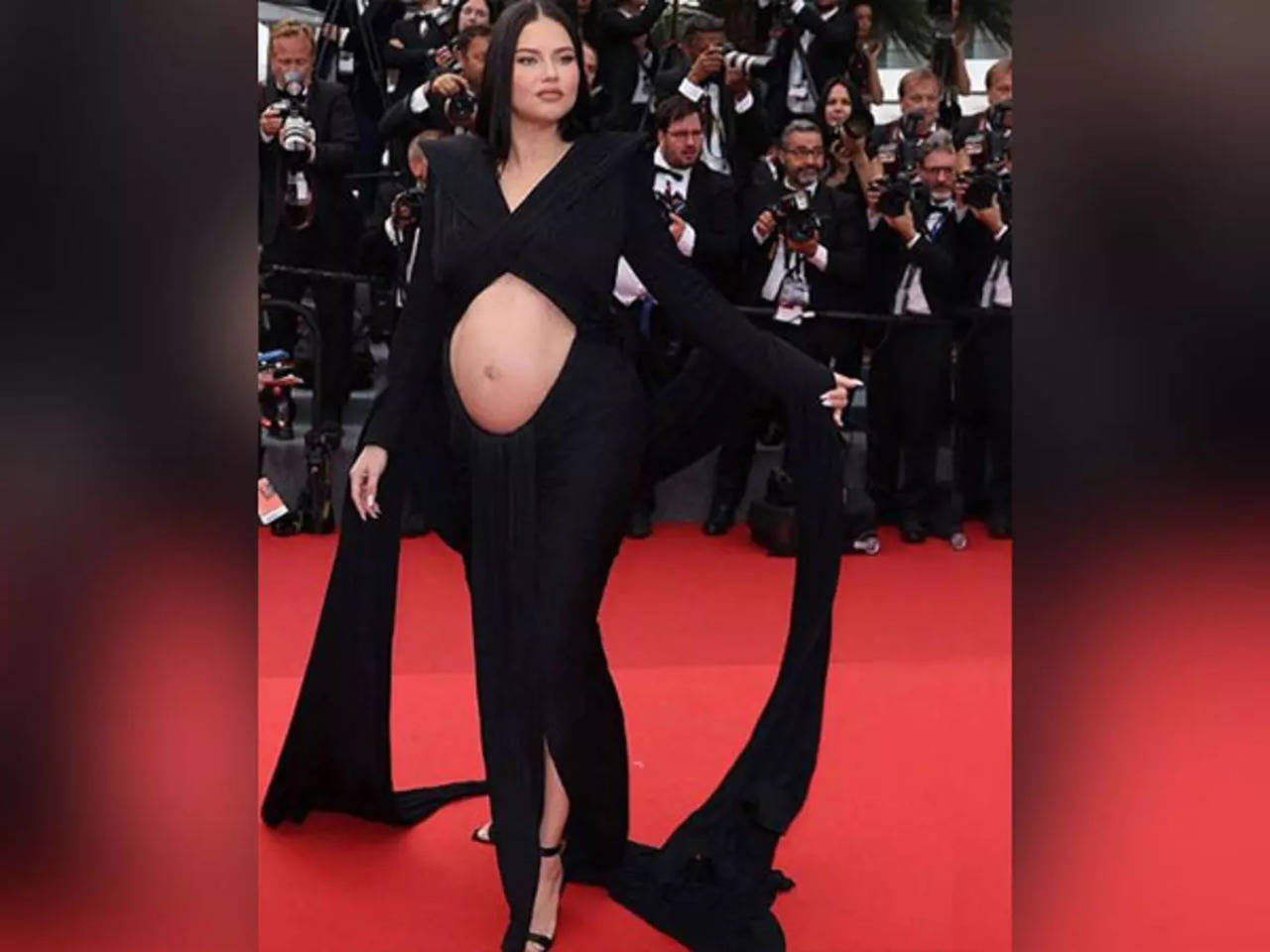 Adriana Lima's Burgeoning Baby Bump!: Photo 2050691, Adriana Lima,  Pregnant Celebrities Photos