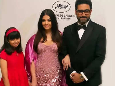 Aishwarya poses for a family photo at Cannes