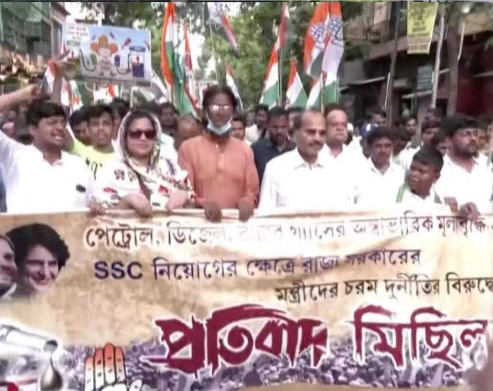 
WB Congress holds demonstration against inflation in Kolkata
