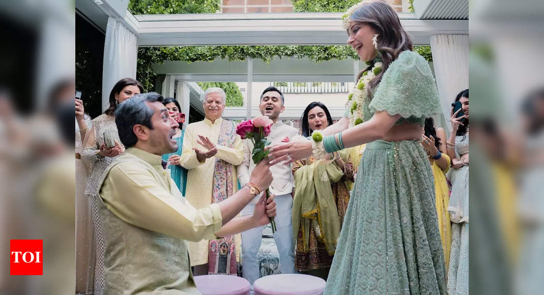 Bride-to-be Kanika Kapoor drops priceless pictures from her Mehendi ceremony with fiancé Gautam – Times of India