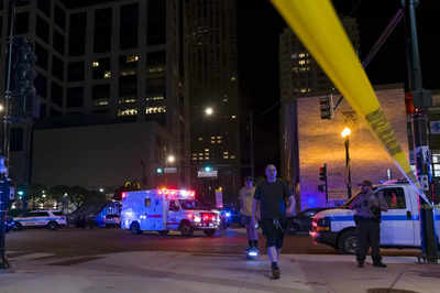 Chicago shooting leaves 2 dead, 8 wounded