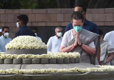 PM Modi, Sonia Gandhi, other leaders pay tributes to Rajiv Gandhi on death anniversary