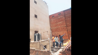 Jaipur: 2 drunk men die after falling off Mansarovar PG terrace