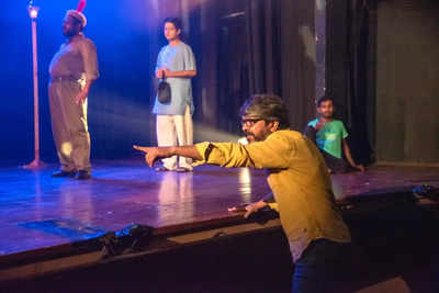 Kolkata theatre lovers all set for an entertaining Saturday