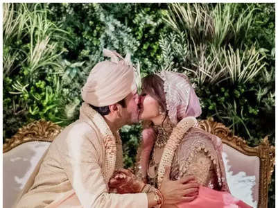 Dreamy pics from Kanika Kapoor's wedding ceremony