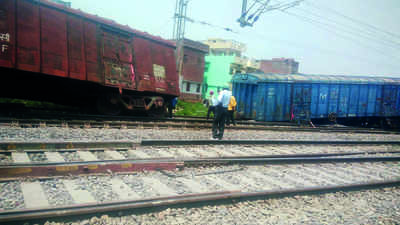 2 wagons of goods train derail in Varanasi