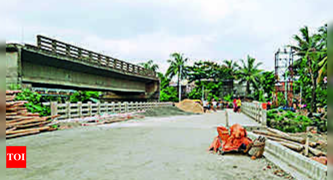 Kestopur Canal Bridge May Open Before Puja | Kolkata News - Times of India