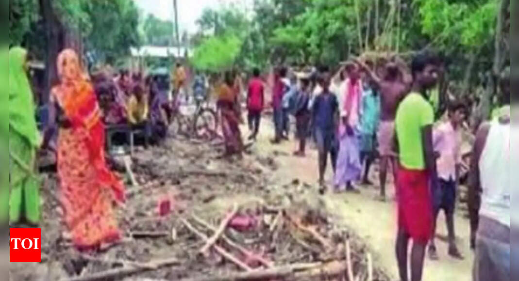 Malda: ‘Bihar cops’ raze Malda huts with bulldozers | Kolkata News ...