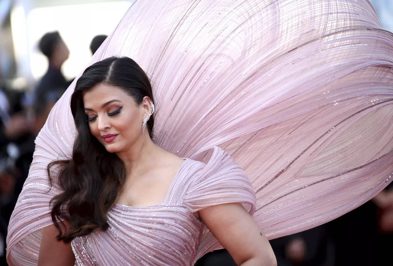 Presented Aishwarya as 'New-concept Venus', says fashion designer, fashion  designer on Aishwarya Rai