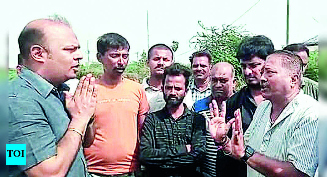 Idols Row: Mayor Visits Spot | Vadodara News - Times of India