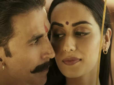 Kapil on Akshay romancing young actresses