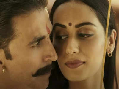 Kapil Sharma jokes about Akshay Kumar romancing young actresses on-screen