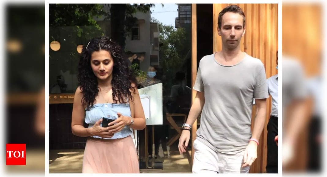 Taapsee Pannu looks pretty as a peach as she steps out with boyfriend Mathias Boe for a lunch date in the city – Watch video – Times of India ►