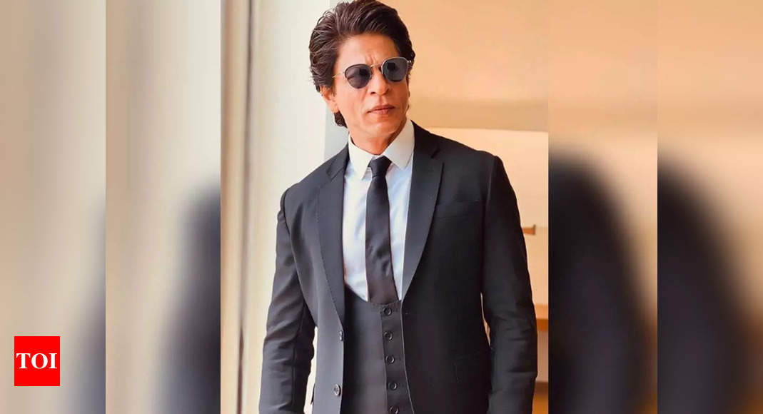 Shah Rukh Khan dons dapper black suit for Delhi visit – Times of India