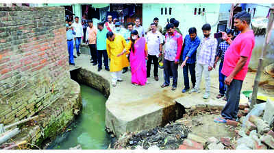 Ahead of monsoon season, mayor orders removing of silt near drains