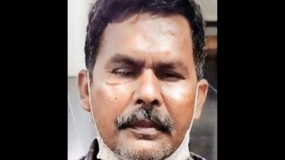 Bengaluru: Cook Dhan Bahadur Kami approaches ACP after police let his attacker go