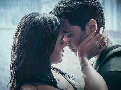 Hrudayama: Adivi Sesh and Saiee Manjrekar show off their adorable chemistry in video song from Major | Telugu Movie News - Times of India Hrudayama: Adivi Sesh and Saiee Manjrekar show off their adorable chemistry in video song from Major | Telugu Movie News - Times of India