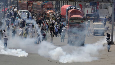 Pakistan: Police fire teargas, baton-charge supporters of ousted PM Khan