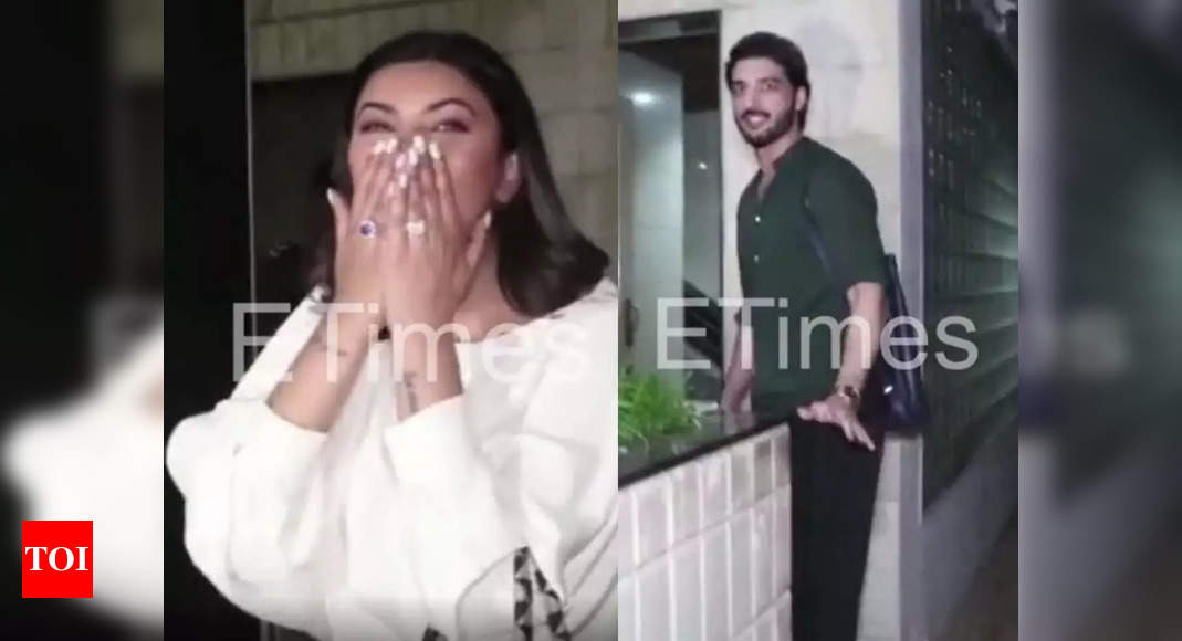 Video: Sushmita Sen and ex-boyfriend Rohman Shawl get snapped in the city – Times of India