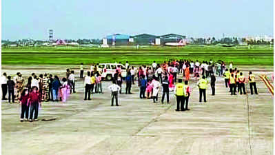 Flyers On Tarmac As Ransomware, Rain, Pilot Issues Delay B’luru Flight ...