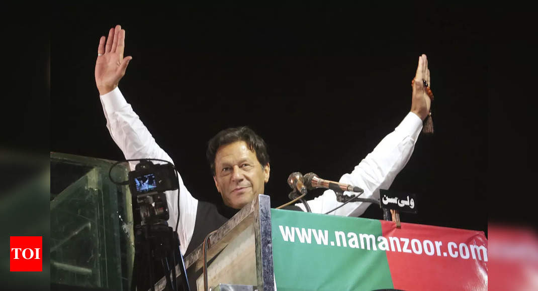 Imran Khan gives 6-day ultimatum to Pakistan govt to announce fresh polls – Times of India