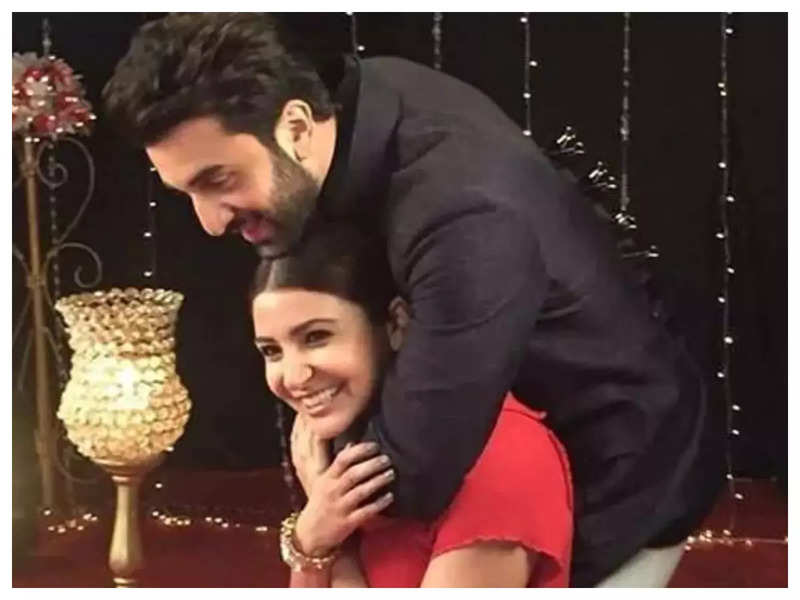 'Ae Dil Hai Mushkil' co-stars Ranbir Kapoor and Anushka Sharma pose for a goofy selfie at Karan Johar’s birthday bash – See inside photos