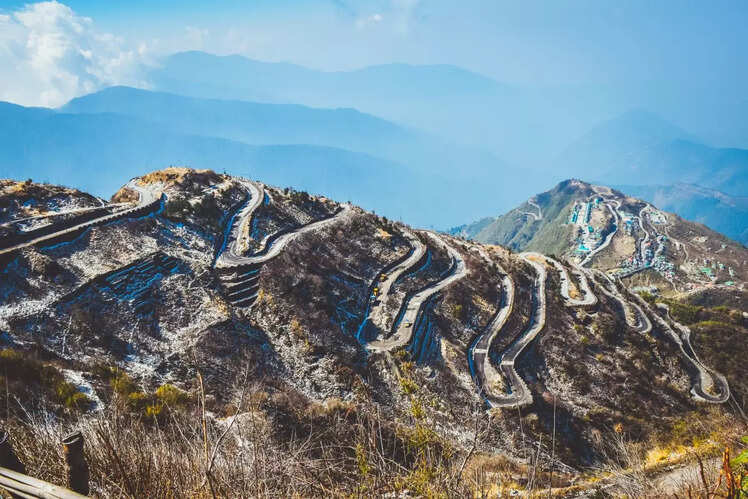 Drive through the historical Silk Route of Zuluk, Sikkim