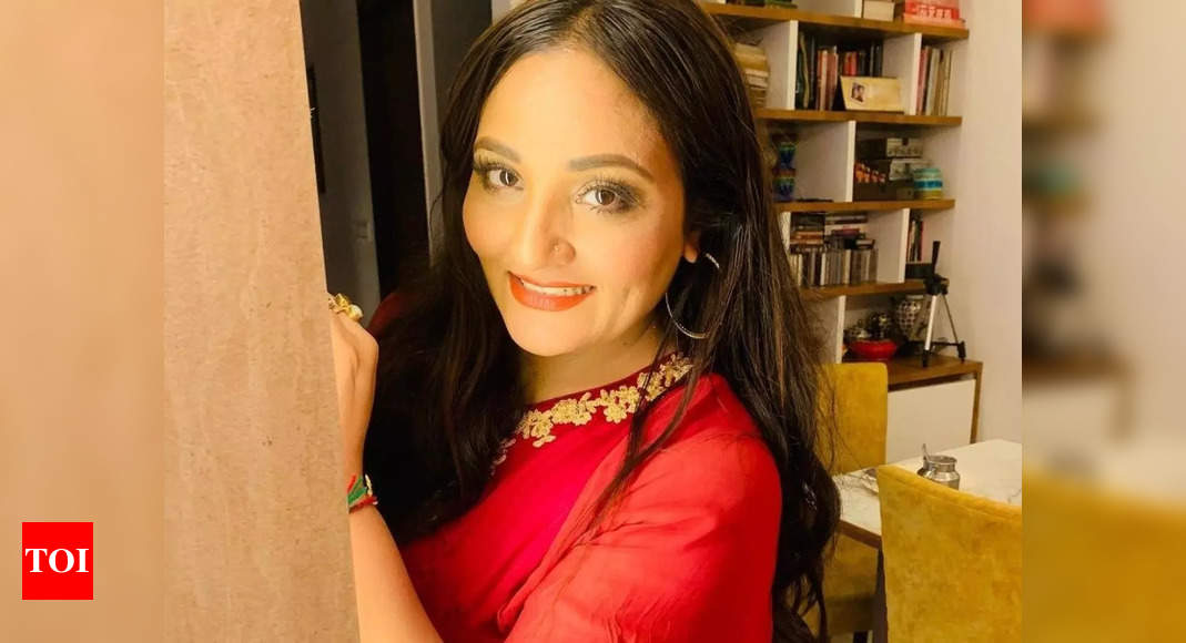 Urvashi Upadhyay learnt tarot card reading to help people - Times of India
