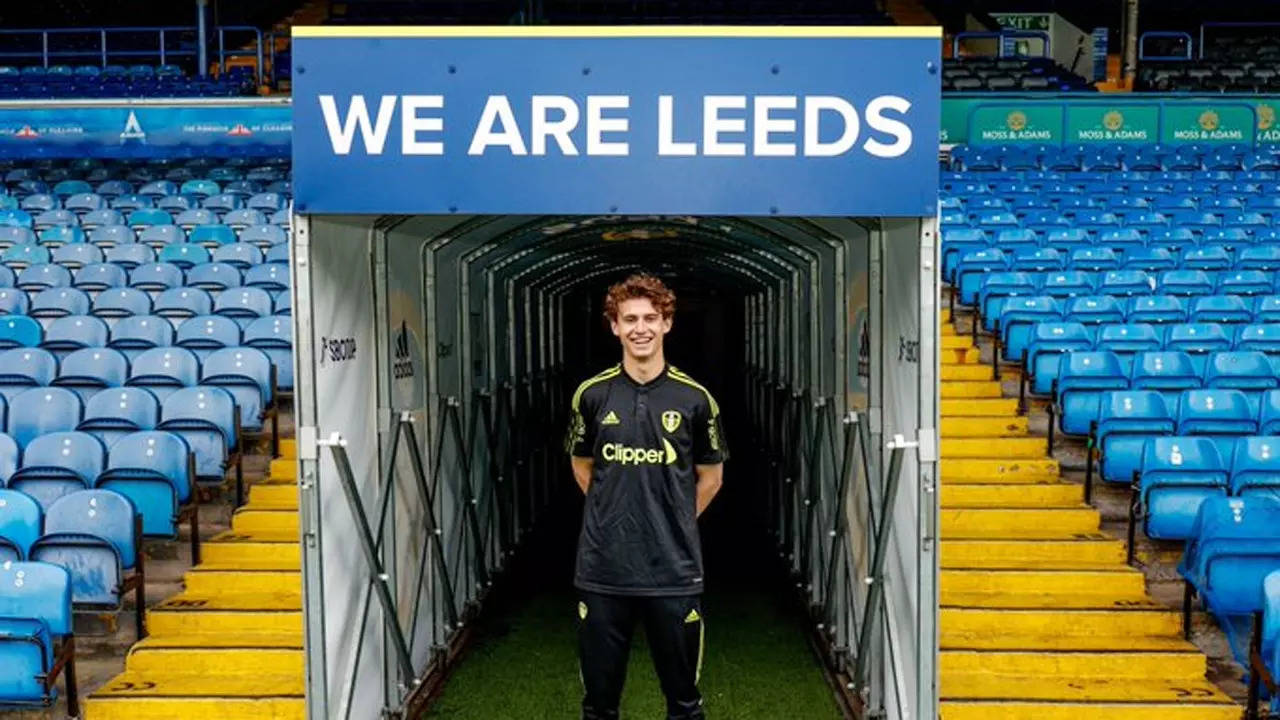 Leeds United announce Brenden Aaronson arrival as midfielder