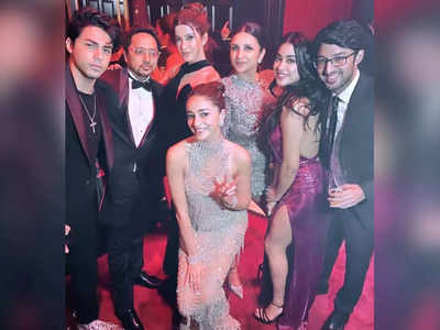 Janhvi Kapoor, Ananya Panday, Aryan Khan and Shanaya Kapoor pose for a picture together at Karan Johar's birthday bash