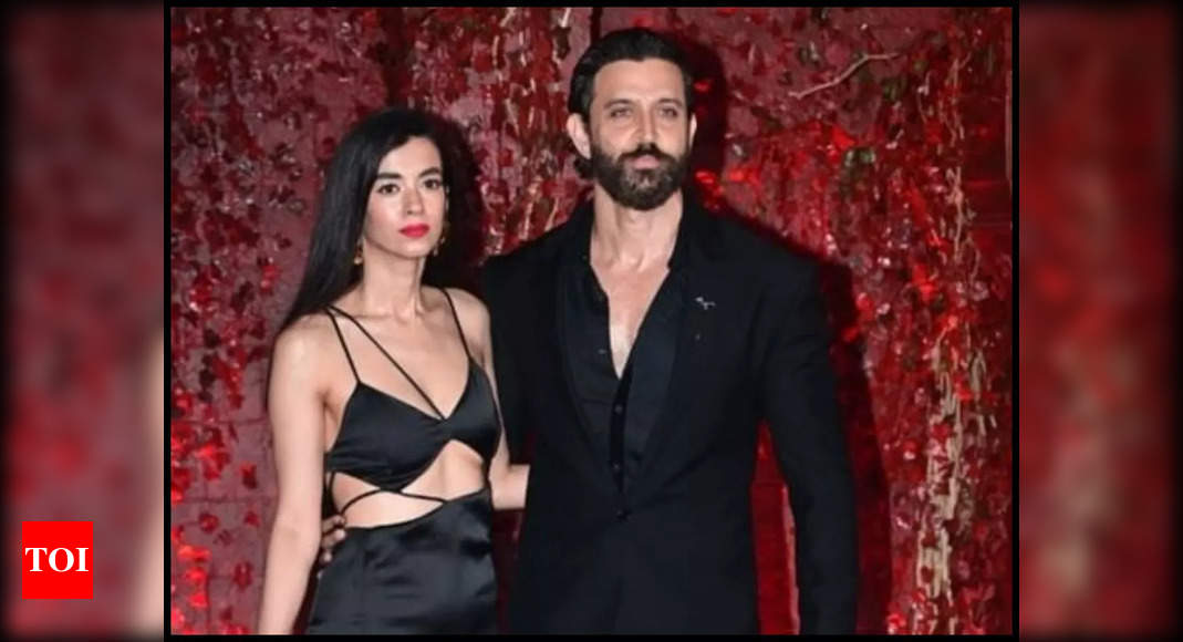 Hrithik Roshan Cheers For Ladylove Saba Azad Ahead Of Her Concert In Delhi Hindi Movie News 