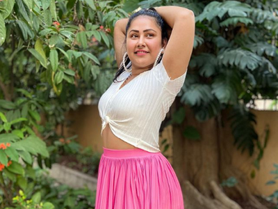 Monalisa looks pretty as she poses in a pink crop-top | Bhojpuri Movie News  - Times of India