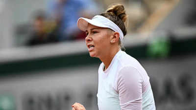 French Open: Anisimova through to fourth round as Muchova retires with ankle injury
