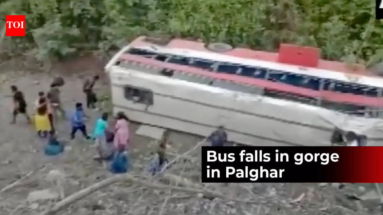Twenty people injured as bus falls in gorge in Palghar