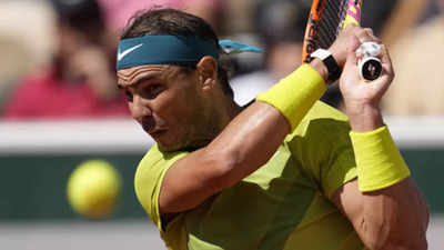 Rafael Nadal sweeps into French Open last 16