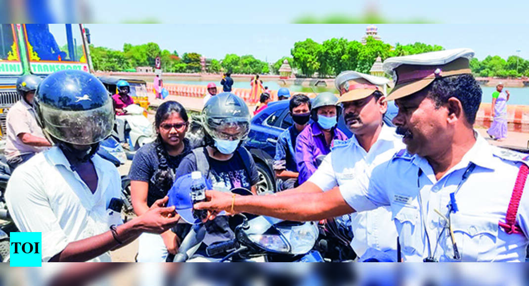 Madurai: Madurai Police Reward Riders Wearing Helmet | Madurai News ...