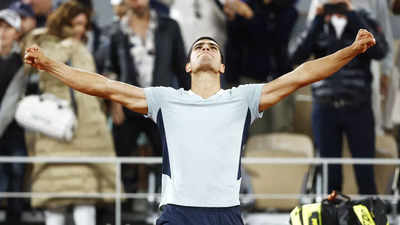 Carlos Alcaraz youngest man to reach French Open last 16 since 2006