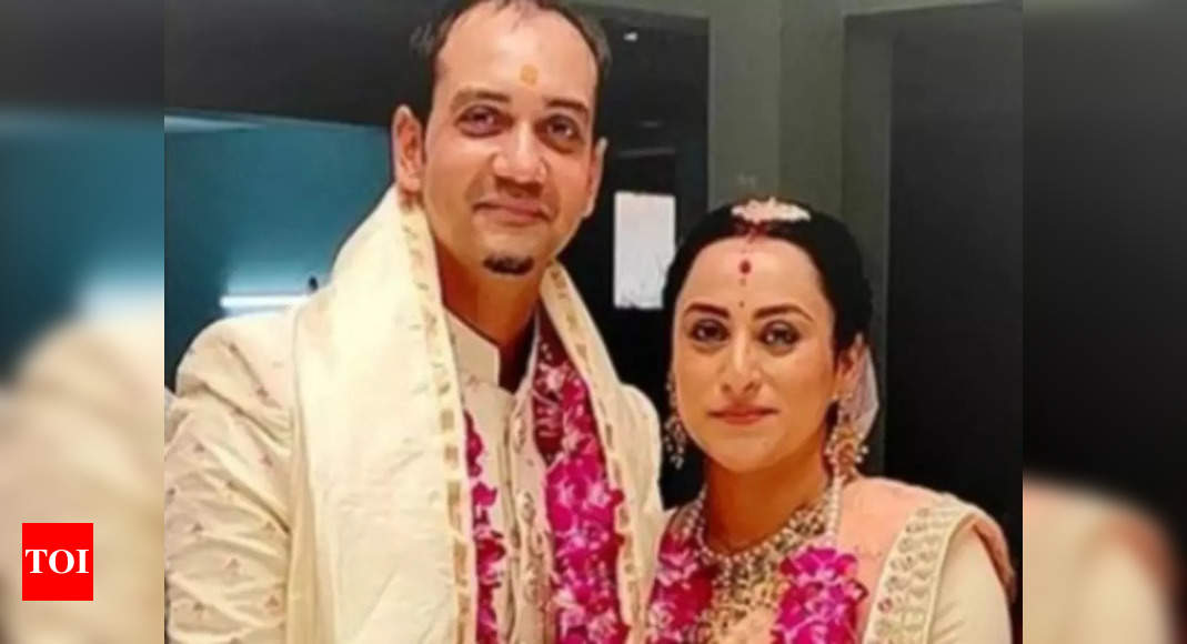 Bengali actress Titas Bhowmik gets hitched to beau Snehasish Das ...