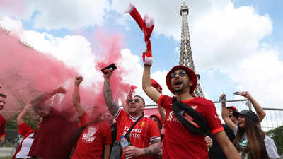 Tens of thousands of Liverpool fans turn Paris red