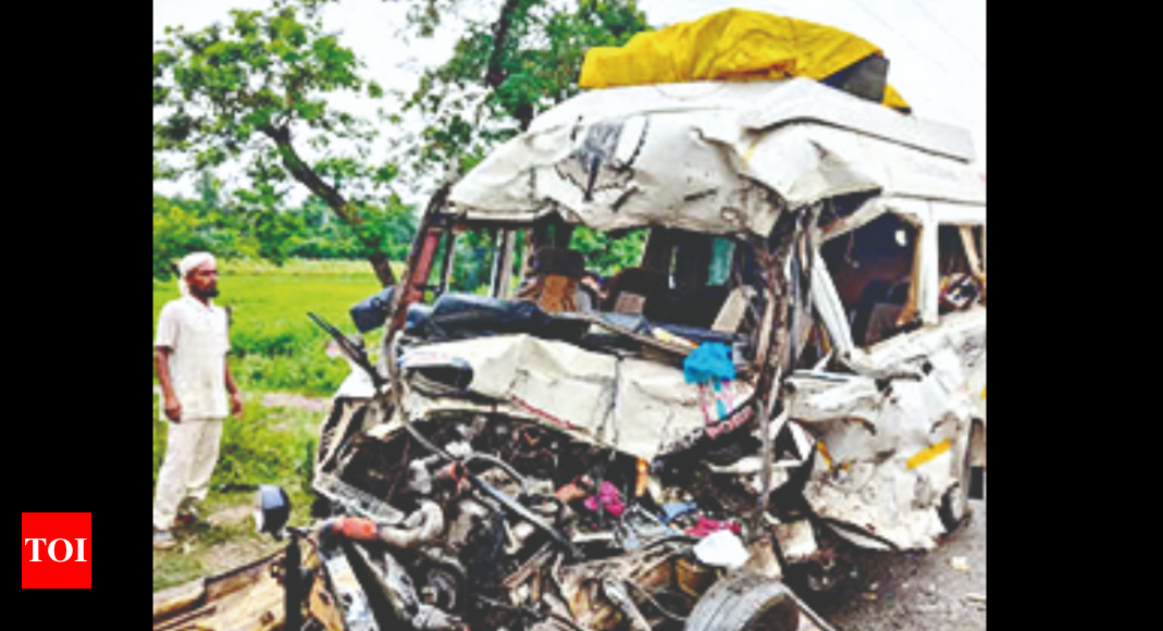 8 from Bidar on way to Ayodhya killed in accident