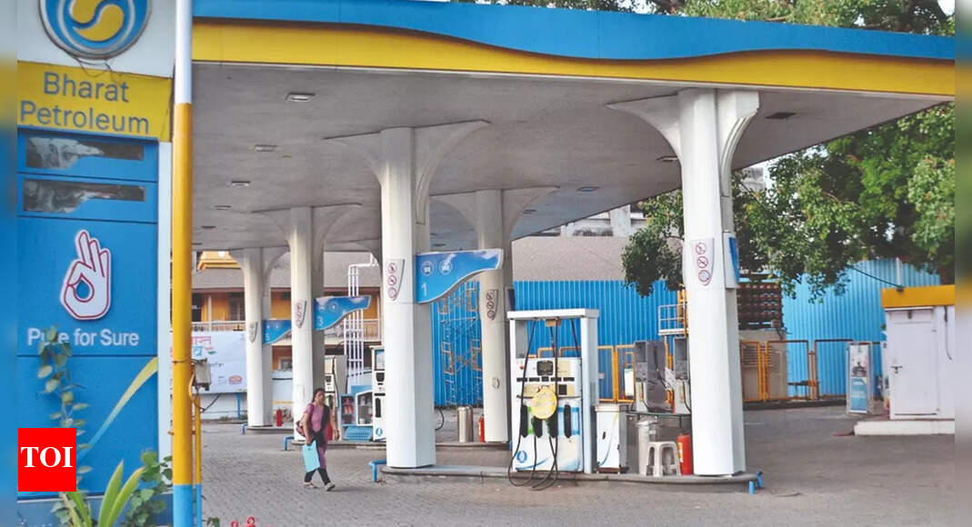 Nashik Around 20 Petrol Pumps Go Dry In Nashik District Nashik News