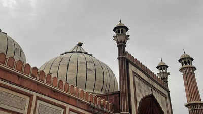 Delhi: Middle dome finial of Jama Masjid suffers damage due to rain, thunderstorm