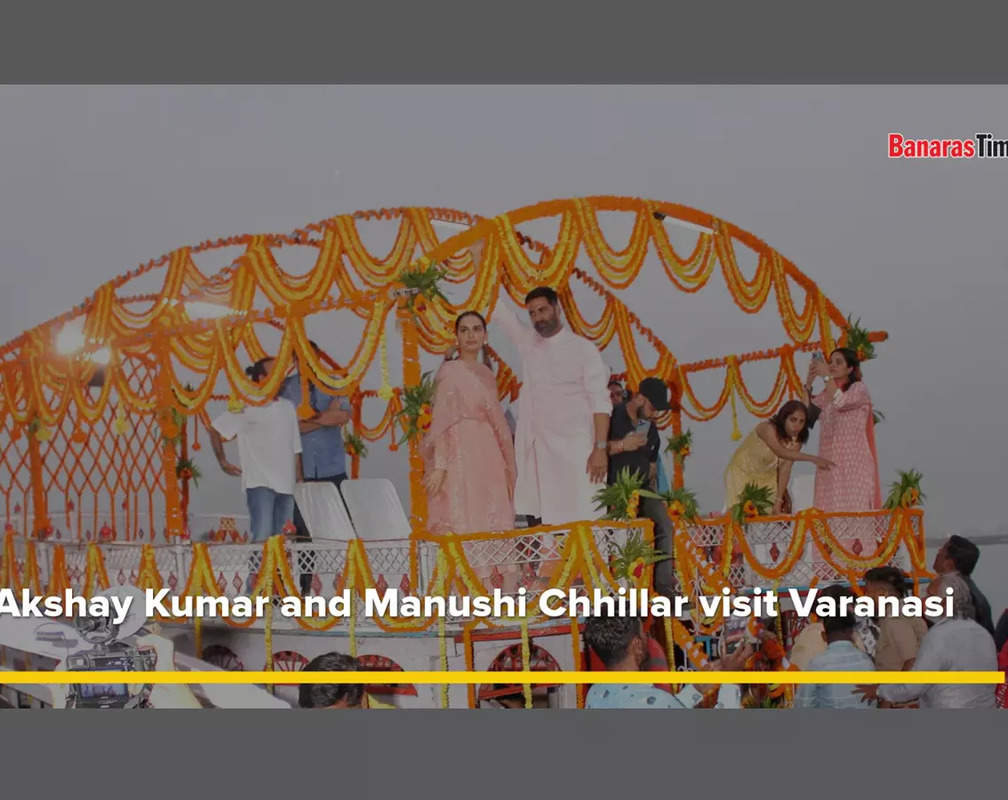 
Akshay Kumar and Manushi Chhillar visit Varanasi
