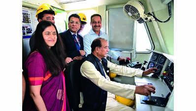 Bangladesh railway minister visits BLW, hopes for strengthening bond