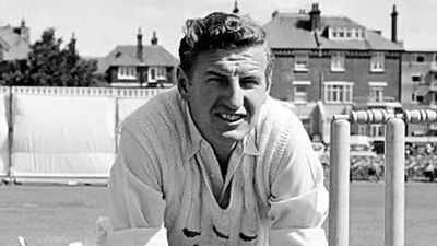 Former England cricketer Jim Parks dies aged 90