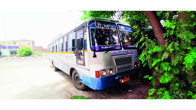 Bus conductor alleges armed men robbed him, police deny